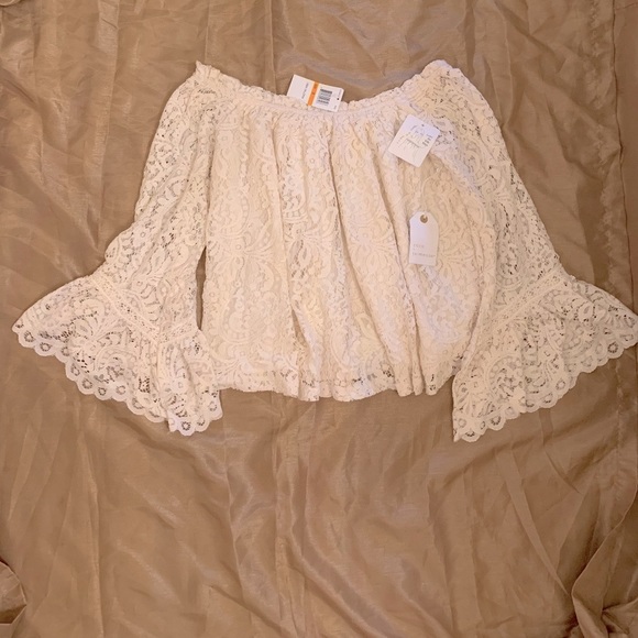 Coco + Jaimeson off shoulder lace Top NWT - Picture 12 of 16
